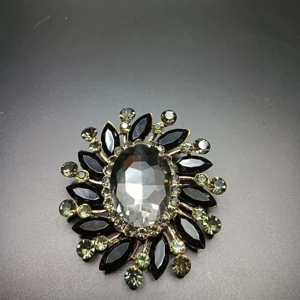 New 3‎ Ways To Wear Black Rhinestone Goldtone Brooch.